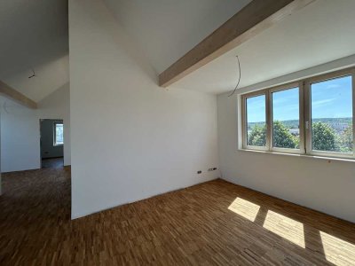 Erstbezug: Außergewöhnliche Penthouse Wohnung mit 4.5 Zimmern und 2 Dachterrassen im Zentrum