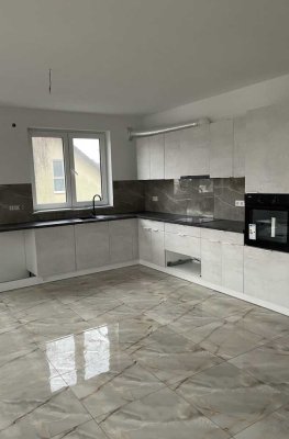 Neubau: Geschmackvolle 3-Zimmer-Wohnung mit Einbauküche und Gartennutzung