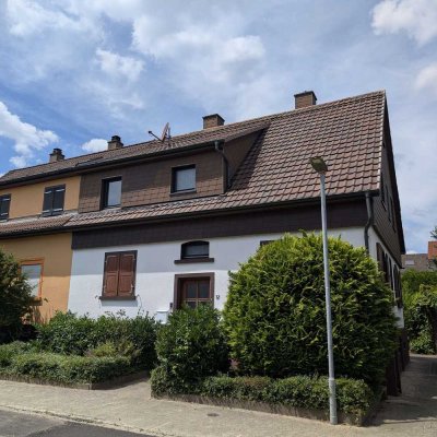 Zweifamilienhaus mit großem Garten in ruhiger Lage – ca. 157 m² Wohnfläche