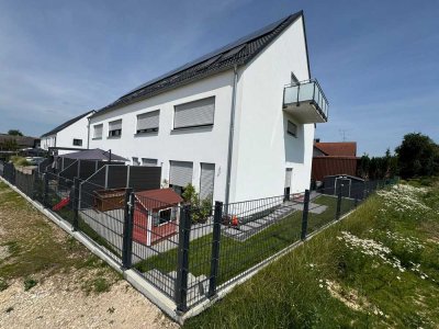 Modernes KFW55 Reiheneckhaus im Nordwesten Ingolstadts mit PV-Strom, Blick ins Grüne hochwertig