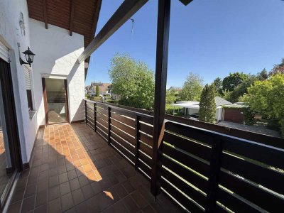 Schöne helle 3-Zimmer-DG-Wohnung im Zweifamilienwohnhaus mit tollem Ausblick