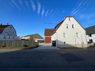 Kernsaniertes Einfamilienhaus mit Scheune und Grundstück