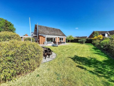 Fußläufig zum Strand! Modernisiertes Einfamilienhaus auf großem Sonnen-Grundstück in Grömitz!