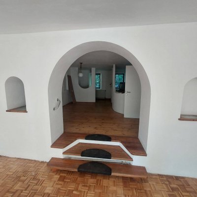 Geräumige 4-Zimmer Altbauwohnung mit Parkplatz