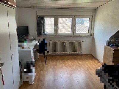 WG Zimmer in 2-er WG frei / Dachgeschosswohnung mit Balkon und EBK in Darmstadt