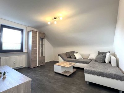 Lichtdurchflutete und möblierte 2,5 Zi. Dachgeschosswohnung in Feucht