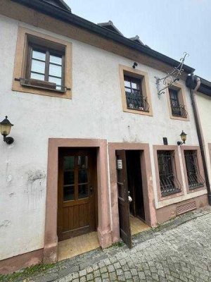 Zinshaus - Lokal mit zus. 4 WE an besonderer Lage - KAPITALANLAGE - sichere Rendite! Denkmal!