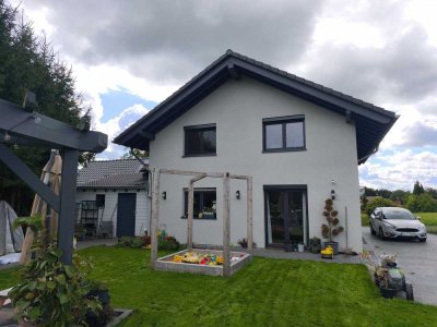 Schönes Einfamilienhaus sucht nette Kleinfamilie.