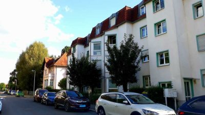 Dachgeschoss-Wohnung mit 4-Zimmer und Balkon ruhig gelegen nahe Geraer Stadtwald