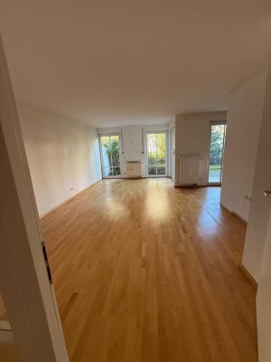 Zentrale 4-Zimmer Erdgeschosswohnung mit Garten in Deisenhofen