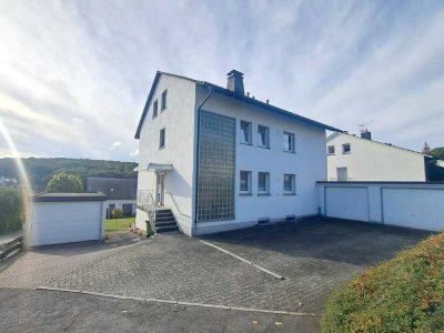 Traumhafter Blick mit Wohlfühlfaktor:
3-Zimmer-ETW mit Balkon &amp; Garage in Warstein-Belecke!