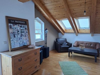 PIDING: RUHIGES LEBEN IN GEMÜTLICHER DG-WOHNUNG