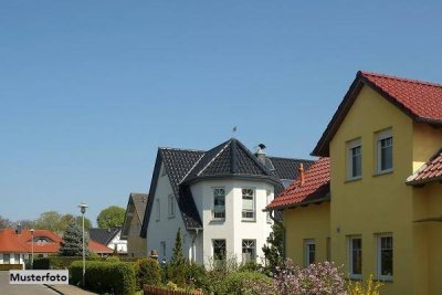 Einfamilienhaus mit Garage