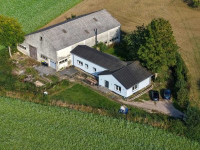 Stadtnah & ländlich: Kernsaniertes smartes EFH in Alleinlage mit imposanter Scheune