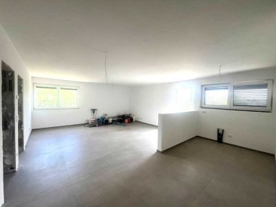 Blick ins Grüne! Neubau 4 Zi.-Wohnung - 2 Bädern - Balkon - Garage