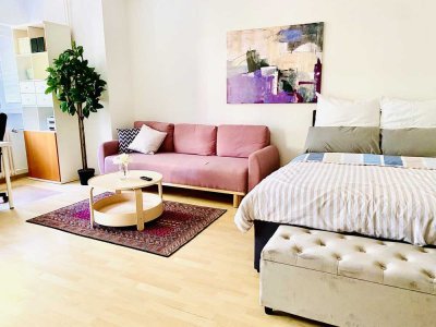Gemütliche 1-Zimmer-Wohnung mit Einbauküche und Balkon zum Onkel-Emil-Park in Steglitz.