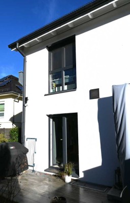 Großzügig, modern, familienfreundlich: Top-Doppelhaushälfte (A+) in ruhiger Wohnlage