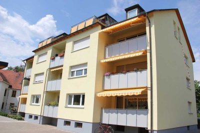 Sanierte große und helle 3 - Zimmer Wohnung in zentraler Lage!