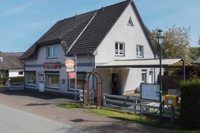 Renditestarke Pension mit 5 Ferienwohnungen und Gewerbefläche in Ralswiek - Erbbaurecht