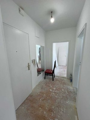 Frisch Renovierte 2 Zimmer Wohnung - Neuer Boden wurde verlegt