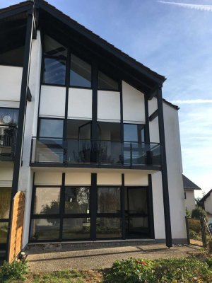 Extravagante Doppelhaushälfte mit großem Garten, Sonnen-Terrasse  und Balkon