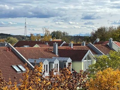 FREI!  chice 2-Zi-ETW mit Alpenblick + großer Loggia + chicem Bad + EBK + Stellplatz in Puchheim/Bhf