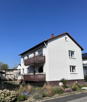 Ein-Zweifamilienhaus mit 2 Garagen und großen Carport in Hemsbach