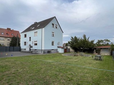 Mehrfamilienhaus/Nebengelass/Garagenkomplex-derzeit als Gästehaus genutzt