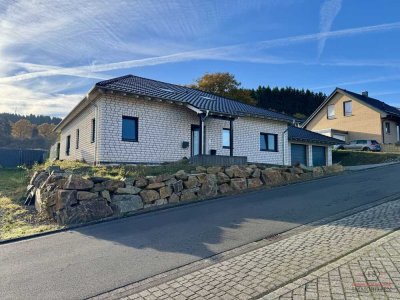 SELTENHEIT! Bungalow mit 4 Zimmern, großen Garten & Doppelgarage