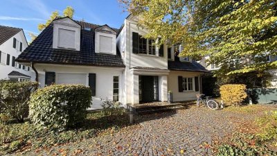 Exklusive Doppelhaushälfte in bevorzugter Lage nahe des Rheins