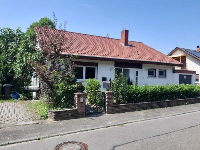 Lichtdurchflutete 6 Zi. Maisonettenwohnung mit Sauna & Carport