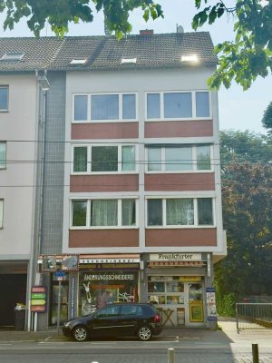 Ginnheim: Gemütliche 3-Zimmer-Dachgeschosswohnung in zentraler Lage