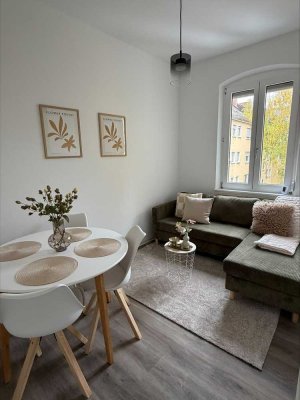 Erstbezug in heller 2er WG - beide Zimmer noch frei+möbiliertes Wohnzimmer zum entspannen. Alles neu