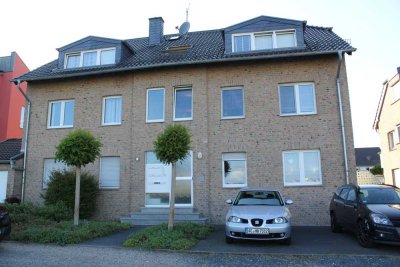 Helle, freundliche 4-Zimmer Wohnung mit Garten in zentraler, aber ruhiger Lage