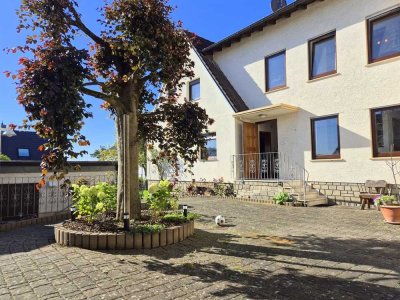 DOGS ALLOWED IN DUPLEX HOUSE! Compact house with fitted kitchen and spacious courtyard