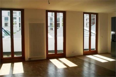Helle 3 Zimmer-Wohnung mit hochwertiger Einbauküche und Balkon