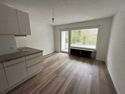 Erstbezug nach Sanierung/Renovierung: 1,5-Zimmer-Whg. (rd. 34 m2) mit Einbauküche in schöner Lage