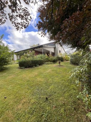 Großzügiges Einfamilienhaus mit gepflegtem parkähnlichem Garten - PROVISIONSFREI