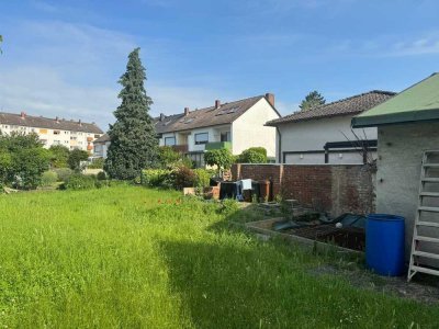 Zwei-Familienhaus + Bungalow auf großem Baugrundstück