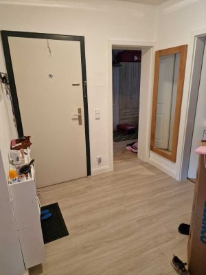 Exklusive, modernisierte 4-Zimmer-Hochparterre-Wohnung mit geh. Innenausstattung mit Balkon und EBK