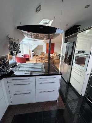 5-Zimmer-Penthouse-Wohnung in der Parkallee mit gehobener Innenausstattung und Blick zum Bürgerpark