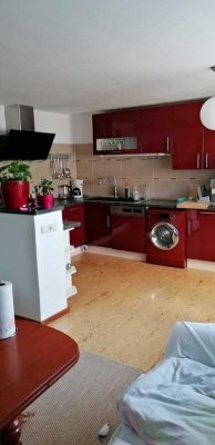 Idyllisch gelegenes Zweifamilienhaus mit separaten Eingängen, Garage, Carport und Garten