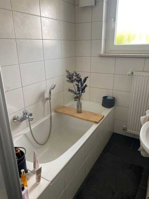 Ansprechende und sanierte 3-Zimmer-Wohnung mit gehobener Innenausstattung mit Balkon in Hunderdorf