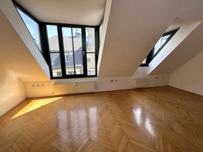 Stilvolle 3,5 Zimmer Maisonette-Wohnung mit neuer EBK und Balkon am Beethovenhaus
