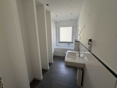 Freundliche und vollständig renovierte 2,5-Zimmer-Wohnung in Essen