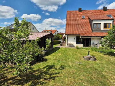 attraktives Reiheneckhaus mit großem und schönem Garten   -Fußbodenheizung und Kachelofen-