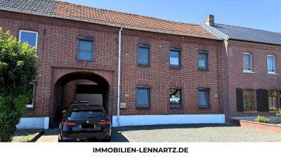 Modernisiertes Einfamilienhaus (ehem. Vierkanthof) in ruhiger Lage mit Garten & privater Scheune