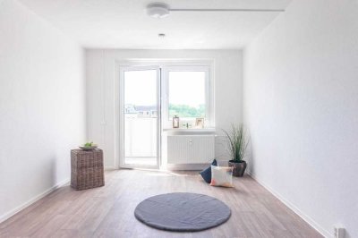 Große 4-Raum-Wohnung mit Balkon