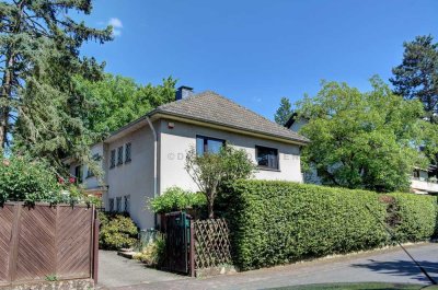 Solides Haus mit Garten, Garagen, Vollkeller, Dachboden, Sonnenkollektoren, teilbar
