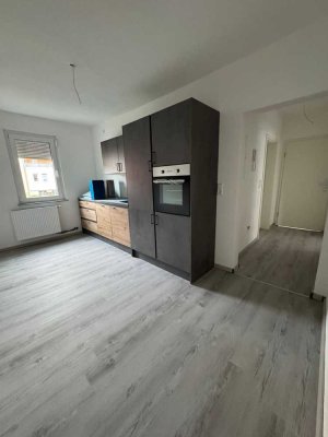 Kernsanierte 2- Zimmer- Wohnung mit neuer Einbauküche